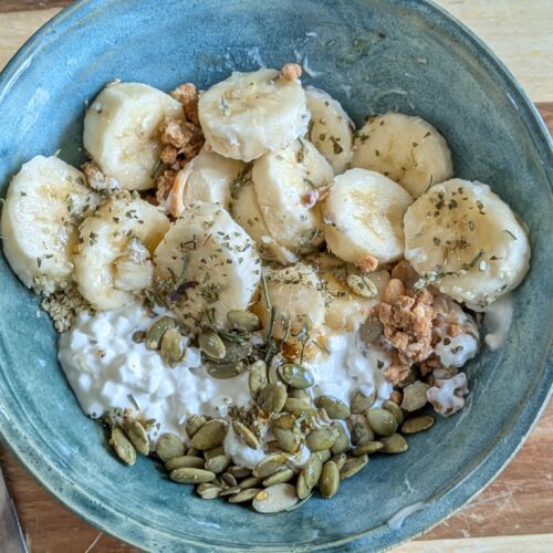 cottage cheese bowl, bananas, savory, pumpkin seeds, herbs, granola, honey